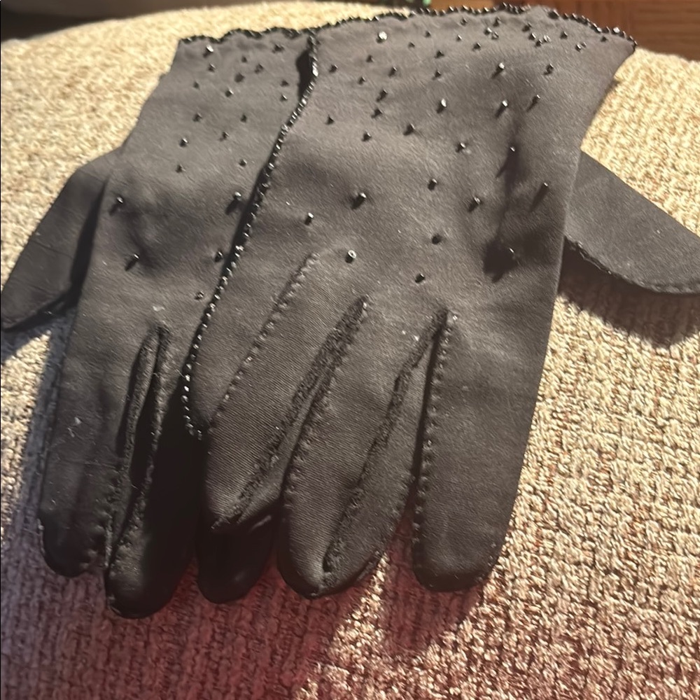 Vintage Elegant Black Gloves that is beaded